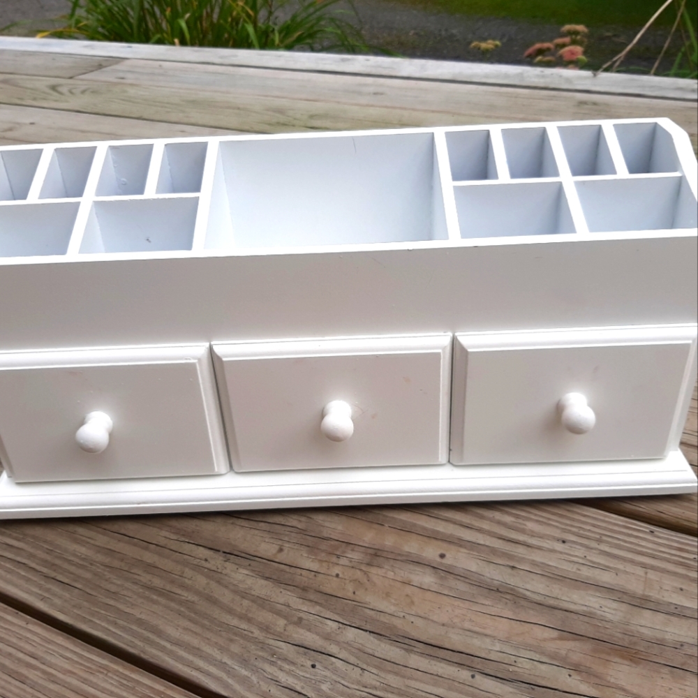 Makeup vanity storage